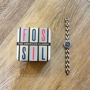 FOSSIL Vintage/Y2k Women’s Silver Watch with a Blue Face